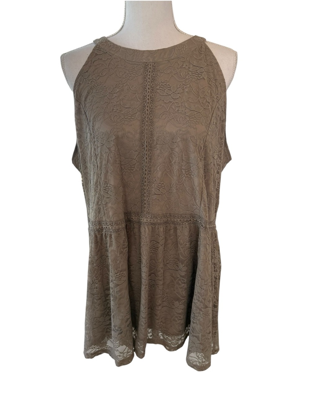 Torrid Sleeveless Lace Peplum Camisole Top.  Size 3X